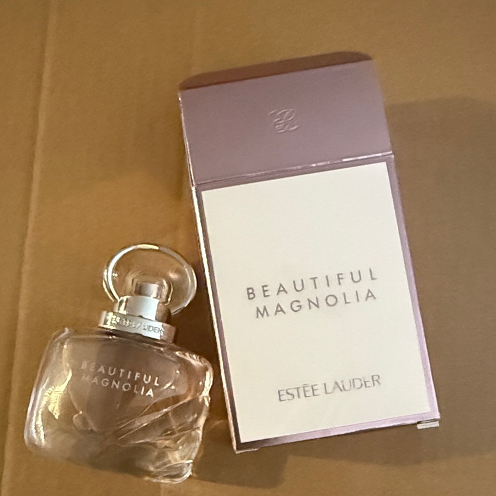 Estee Lauder Beautiful Magnolia Eau de Parfum spray 1 Oz